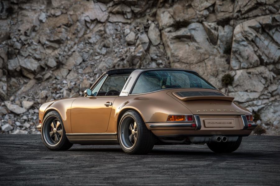  Porsche 911 Targa by Singer 2015 года  (фото 16 из 26)